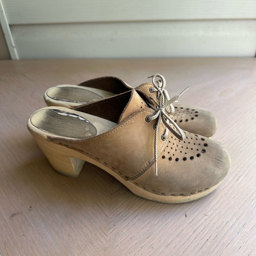 Sven Tan Leather Clogs